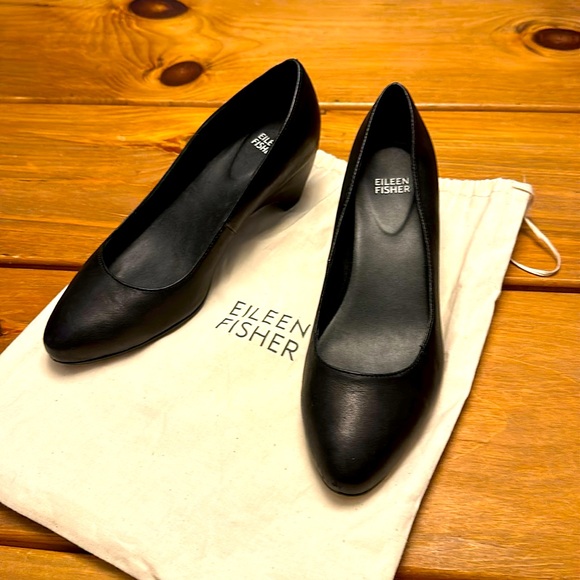 Eileen fisher black leather pumps with curved heel Size 8 1/2 8.5 - Picture 2 of 10